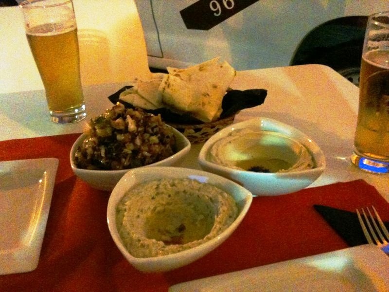 Restaurante Beirut King (Aragón) Hummus, Fatuch y Emtabal